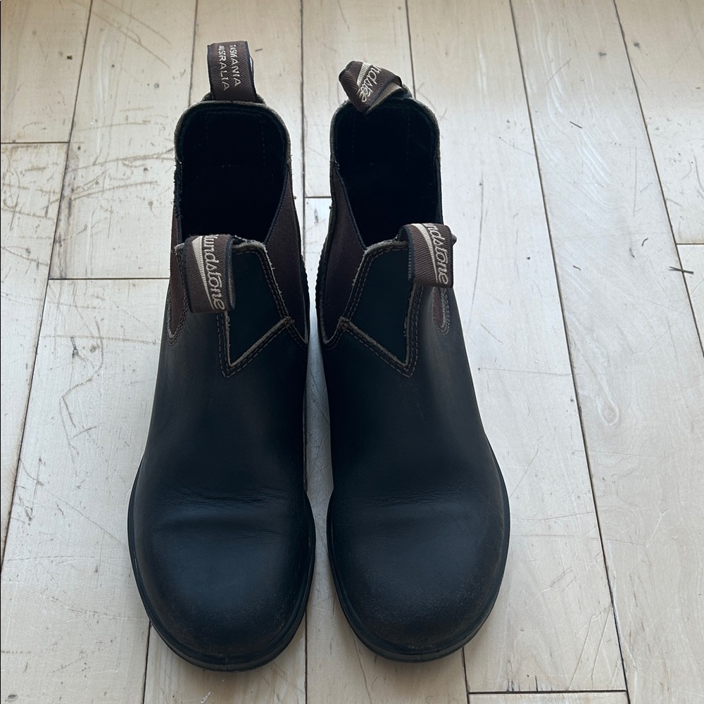 Blundstone Dark Brown Leather Chelsea Ankle Boots